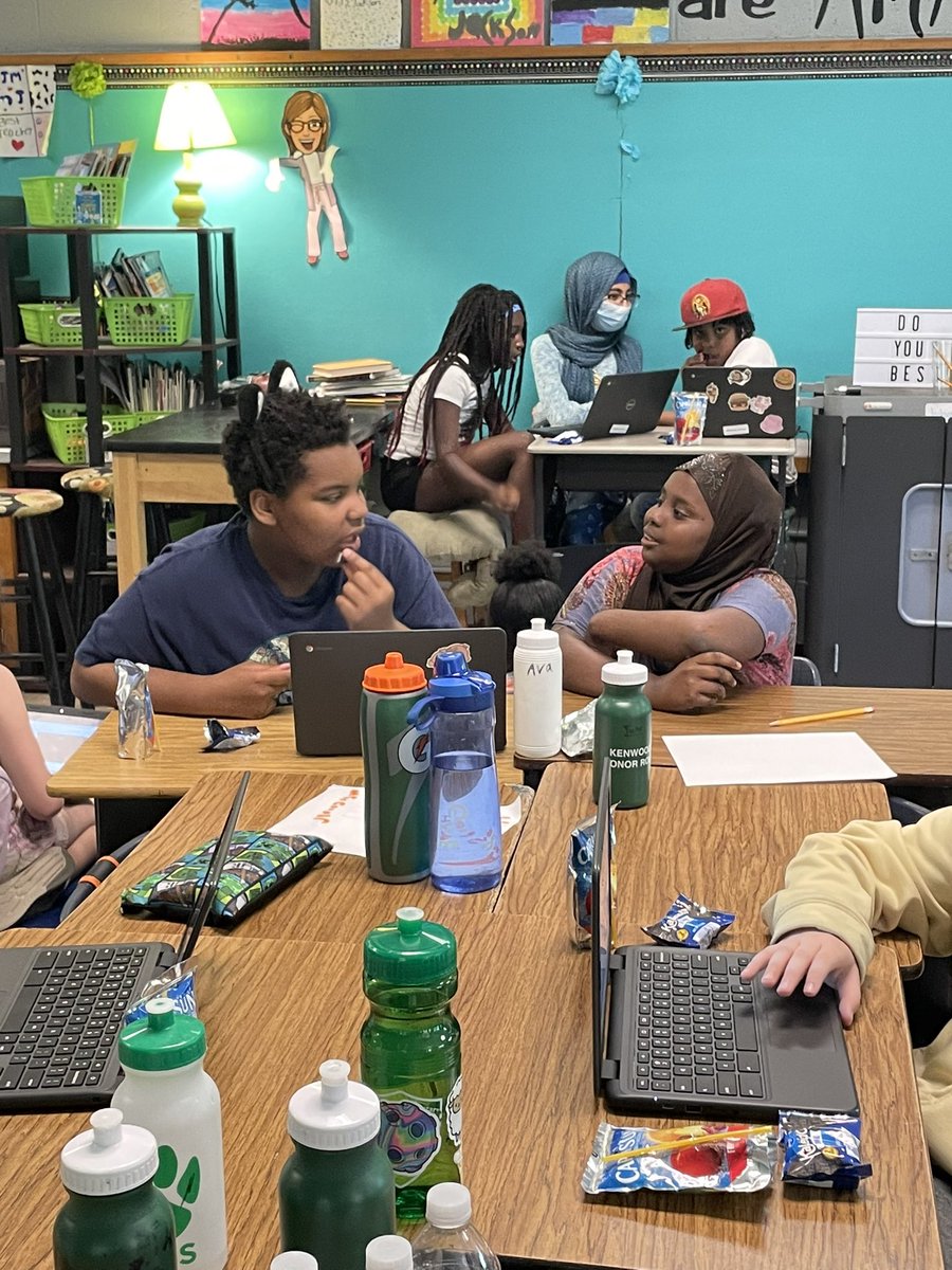 Mallory_J23's tweet photo. 3rd and 4th grade Meet and Greet was a success. This year’s 4th graders did a wonderful job with their presentations about 4th grade. It was so great to meet our incoming 4th graders! @KarlaFidoe  @3rdGradeKubs @JillHandleyKES @KenwoodElementa #kubway https://t.co/q4tC4yZdxJ