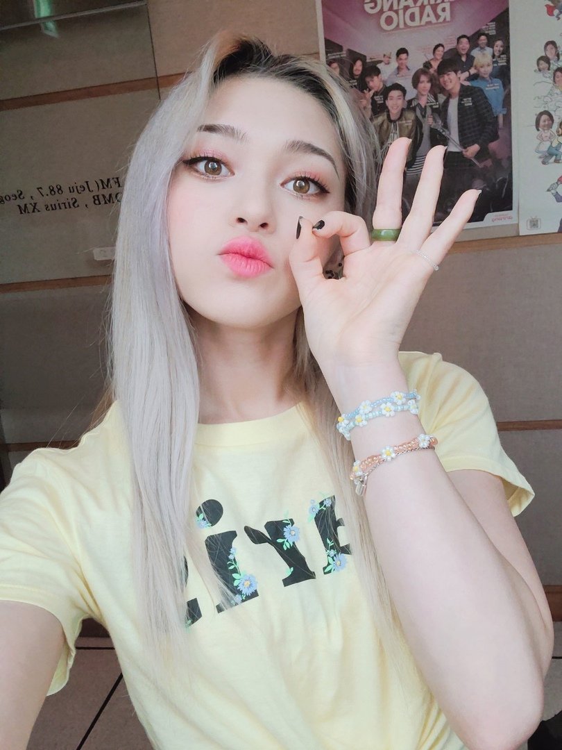 koemivlogs's tweet photo. It could be possible that #𝐋oveisa𝐆ame pero el que yo siento por estas bebitas es más verdadero que todo lo existente, me corto un brazo si me dicen lo contrario! Btw les saludo desde la entrada en el #REVELITYDB porque ni loca me iba a perder el debut del año okei, las amo. 🤍 https://t.co/Nt0w14AwL6