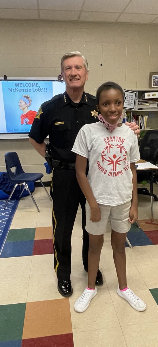 Thank you, #SheriffLott for visiting us today and #ChoosingToInclude! #PlayUnified #LiveUnified 💙🤍❤️👍🏻@CraytonMiddle @RCSD @Rosita1322 @sosouthcarolina #UnifiedSC