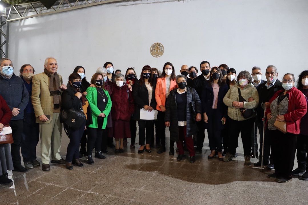 cami_carrascoh's tweet photo. ¡Felices 149 años ala/os suplementeras de 🇨🇱! Gracias sindicato n°2 de Stgo x invitar a la @dos_segegob a su celebración. Cuenten con nuestra colaboración para dignificar su labor. Agradezco tb a la alcaldesa @IraciHassler con quien conversamos sobre como apoyar a este gremio https://t.co/qHprpGMLyx