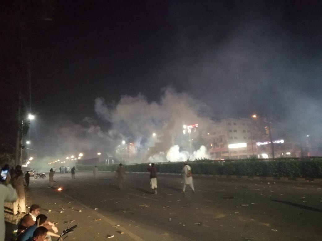 Zafaro07_'s tweet photo. Where is @amnesty, @hrw and other humanitarian organisation?? 
The capital of Pakistan 🇵🇰 is under heavy shelling. The #FacistImportedGovernment is playing with the lives of #حقیقی_آزادی_مارچ Participants. Peaceful protest is their constitutional right. https://t.co/pWSJcLr3Bt