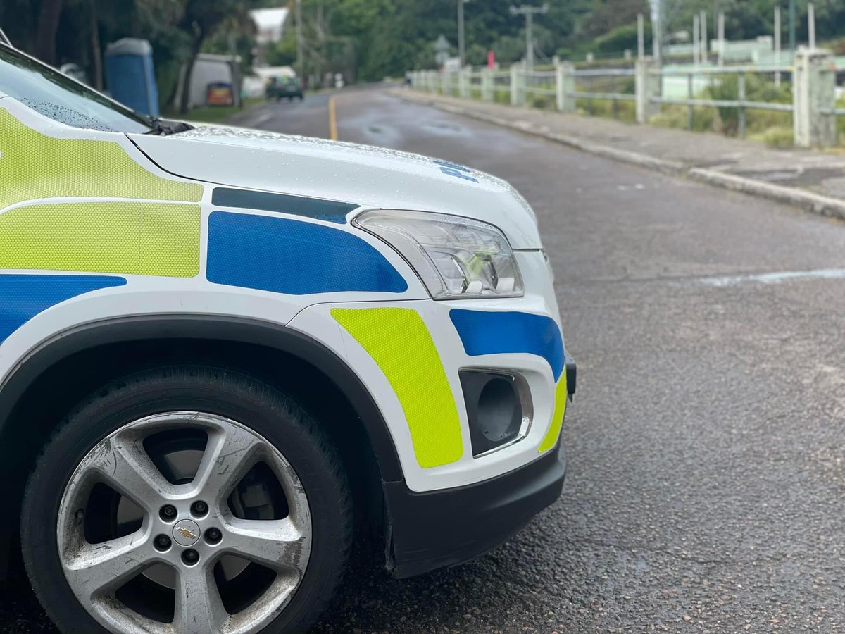BermudaPolice's tweet photo. Around 3:30pm Wednesday, 25th May, police + first responders were dispatched to a report of a collision involving a motorcar and 10 year old boy along Marsh Folly Road near the junction with Cedar Avenue, Pembroke. Witnesses call PC McHugh on 211. Details: https://t.co/rSwK7aB1Fm https://t.co/JnbV0NbUen