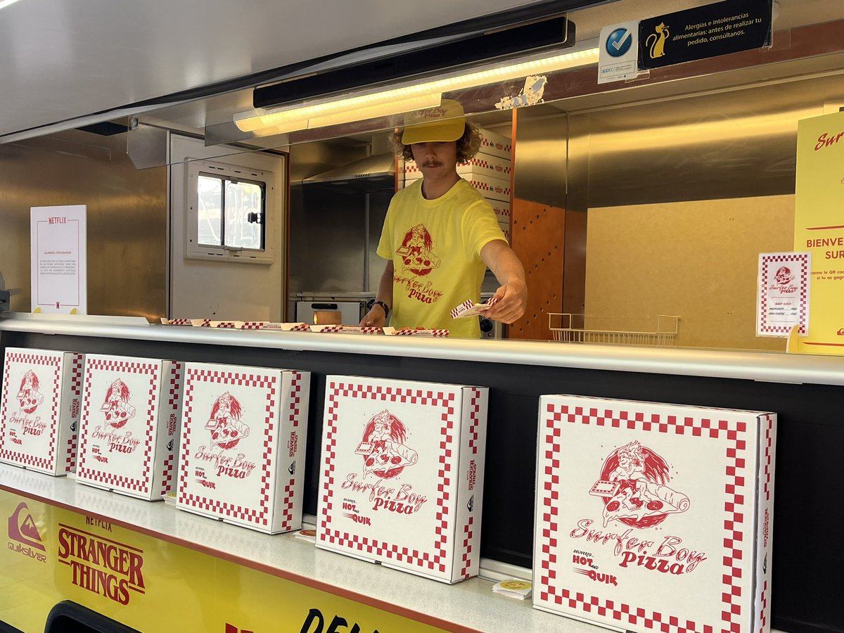 RomingWay's tweet photo. Pour le lancement de la nouvelle saison de #StrangerThings , un superbe camion #Netflix et #quiksilver se balade dans Paris et vous offre des parts de pizza ! https://t.co/pvKQMDhIxf