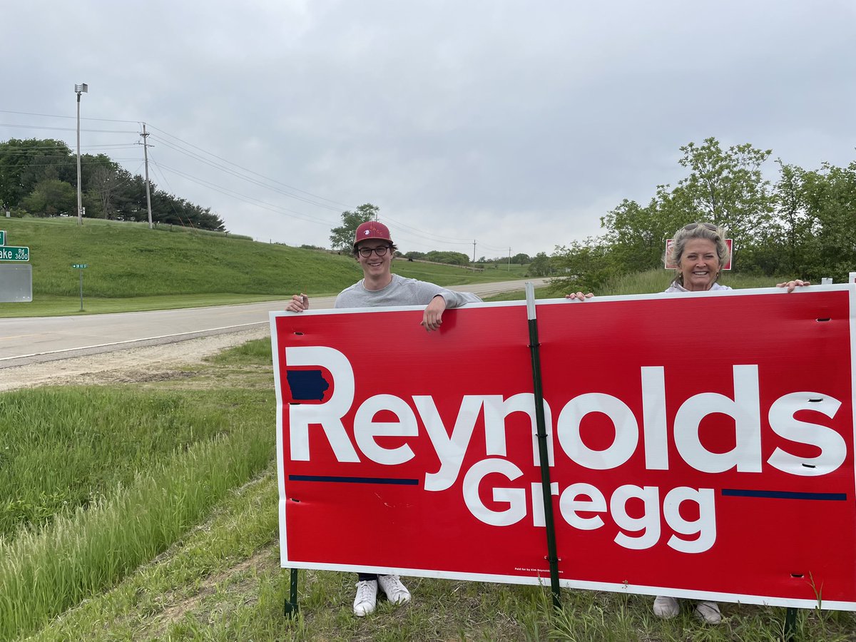 ReynoldsForIA's tweet photo. This is your SIGN to request a Reynolds barn sign at https://t.co/cny7yiC5q6 🇺🇸 https://t.co/SNu7VdWvFp