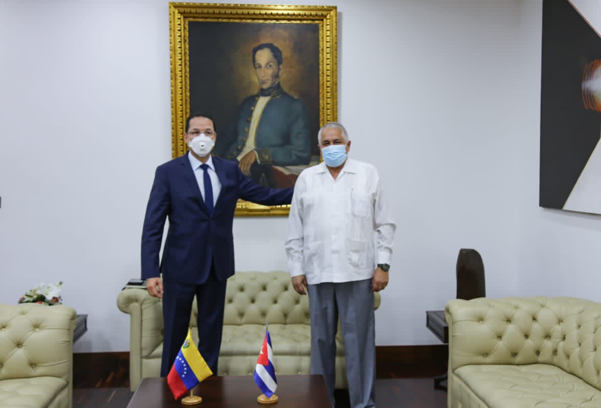 Fariacrt's tweet photo. Sostuve una importante reunión con el Embajador de la República de Cuba en Venezuela, Dagoberto Rodríguez Barrera, donde reiteramos el interés de seguir desarrollando un plan de trabajo orientado a fortalecer las relaciones de amistad y cooperación que unen a nuestras naciones. https://t.co/4V2Ge5Enrm