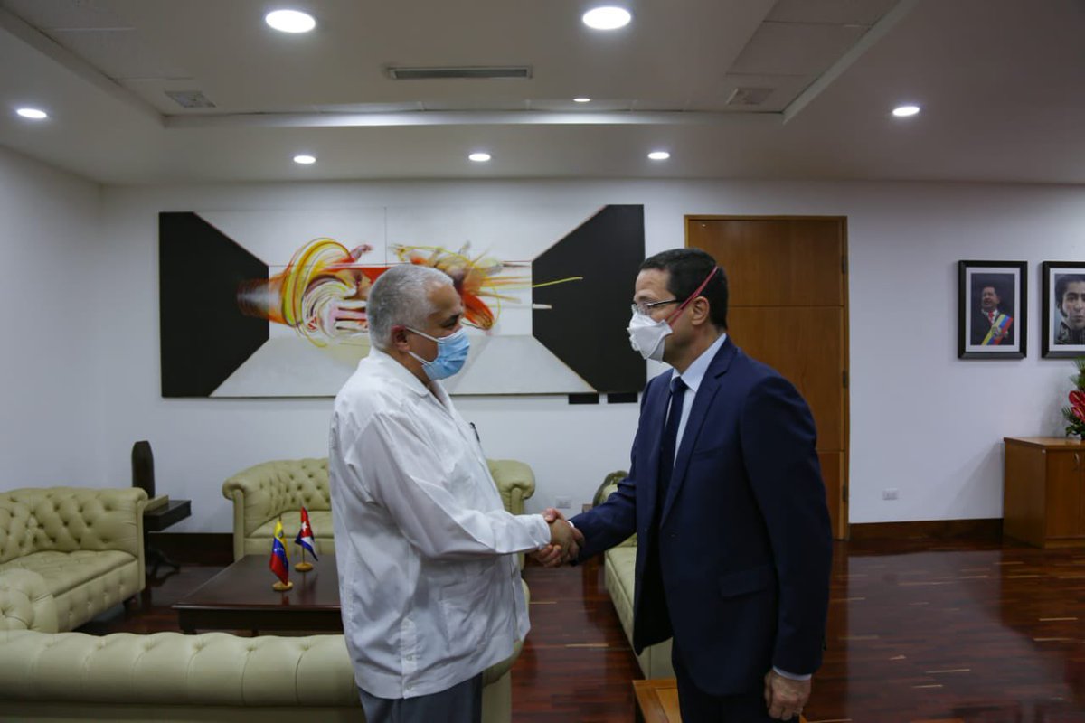 Fariacrt's tweet photo. Sostuve una importante reunión con el Embajador de la República de Cuba en Venezuela, Dagoberto Rodríguez Barrera, donde reiteramos el interés de seguir desarrollando un plan de trabajo orientado a fortalecer las relaciones de amistad y cooperación que unen a nuestras naciones. https://t.co/4V2Ge5Enrm