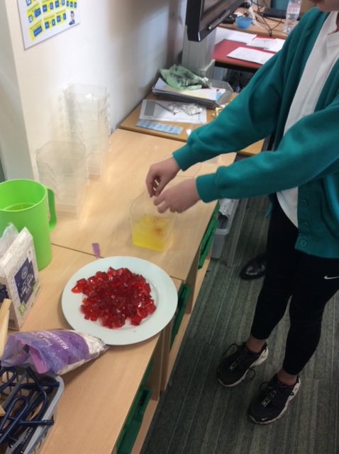 Lakeside_school's tweet photo. Y6LG have been learning about all things blood! I wonder who can guess what the practical activity is helping to teach? #bringinglearningtolife #bloodwork #nhs #snapscience https://t.co/NpvaHrz3k6