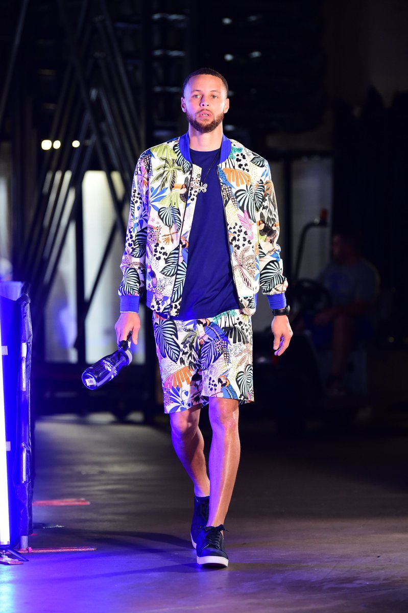 ThirtyInk's tweet photo. No rain, just drip.

@StephenCurry30 wearing @June79NYC into @AACenter for Game 4️⃣.

👔 Styled by Sheraine Robinson. https://t.co/JwptmCRbZG