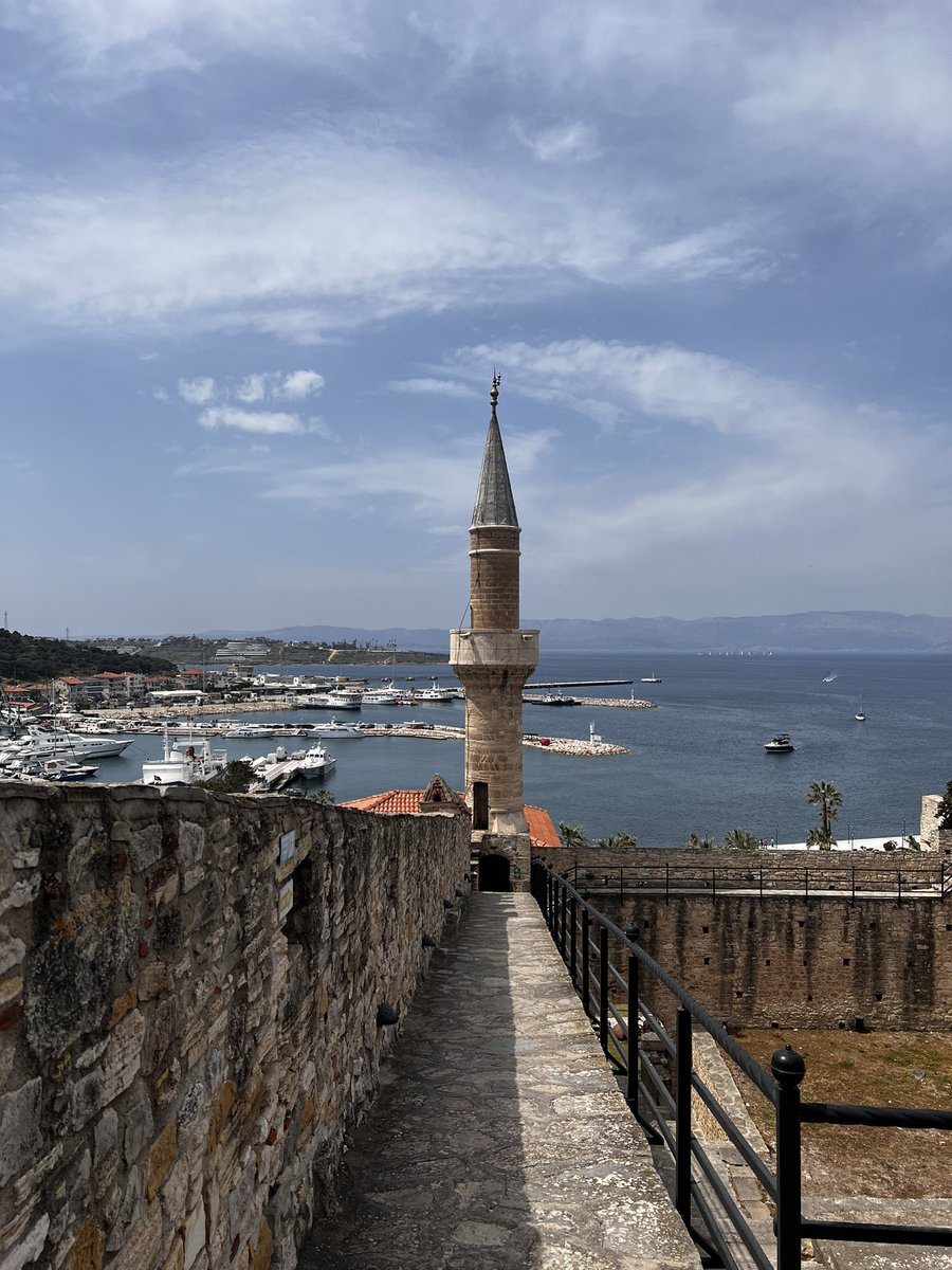 AlongwithC's tweet photo. Turkey is a special place 🇹🇷🇹🇷🇹🇷
#turkey #cesme #izmir #turkeymosque #turkeylife #vanlifeinturkey #turkei #Turquia #lovethiscountry #leavemehere #Turkish https://t.co/LLEwDN5cKF