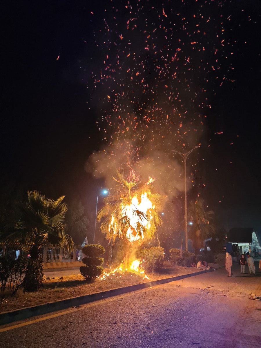aClockworkObi's tweet photo. Scenes from the jalsa - https://t.co/xnchTXhO7e