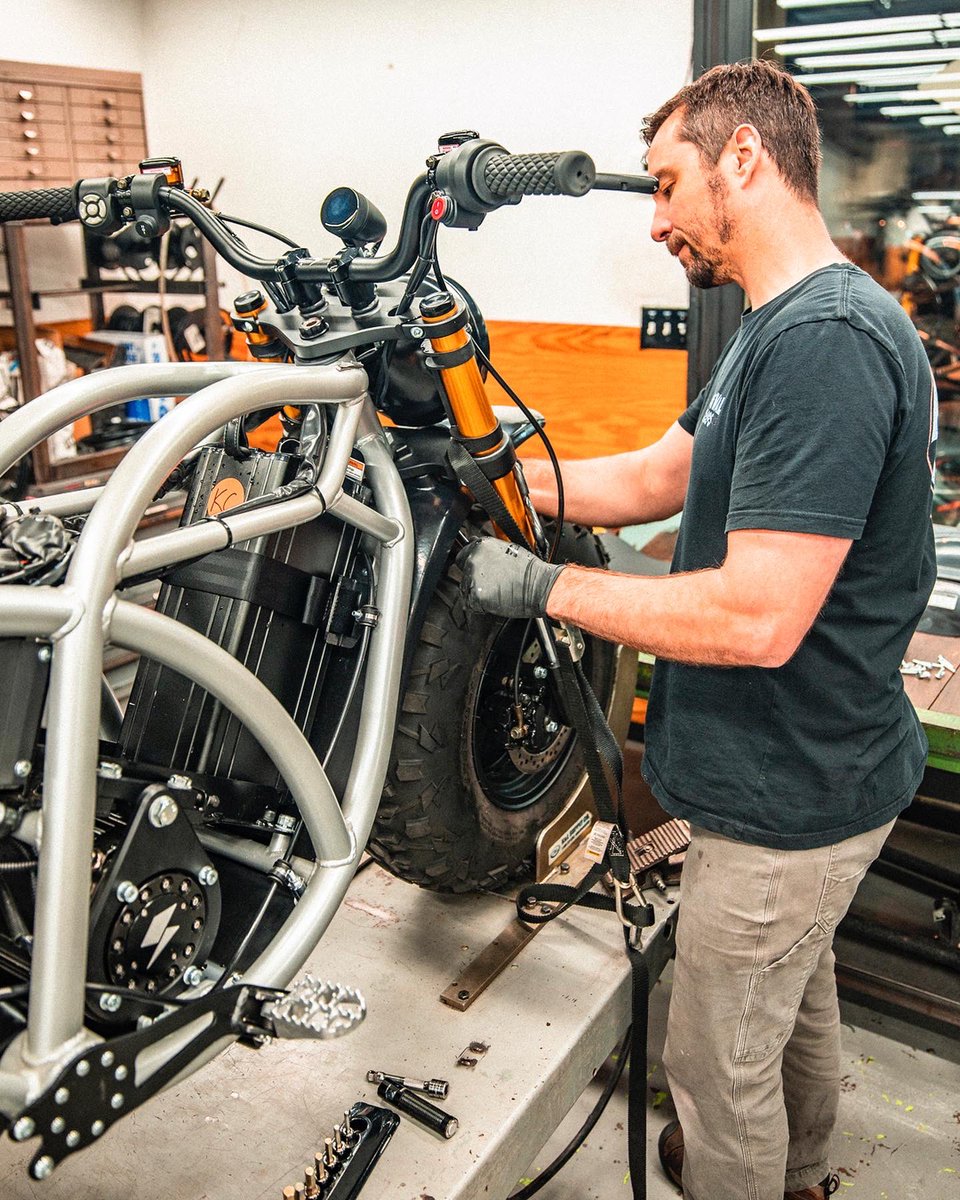 volcon_ev's tweet photo. Our custom Grunt project with @revivalcycles is in the works β‘οΈ Make sure to stay tuned to take a look at the process that goes behind this one of a kind build!
#VolconEv #TrueToDirt #RevivalVolcon $VLCN https://t.co/QsApcmplzQ