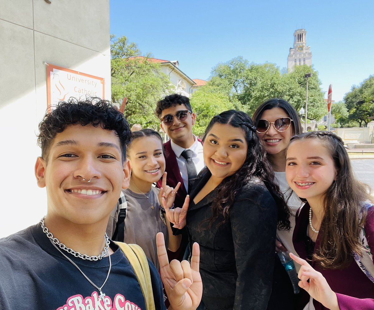 tm_speechdebate's tweet photo. Last day at UT! #tmspeechdebate #tulosomidway #awardstocome https://t.co/25l25r95hG