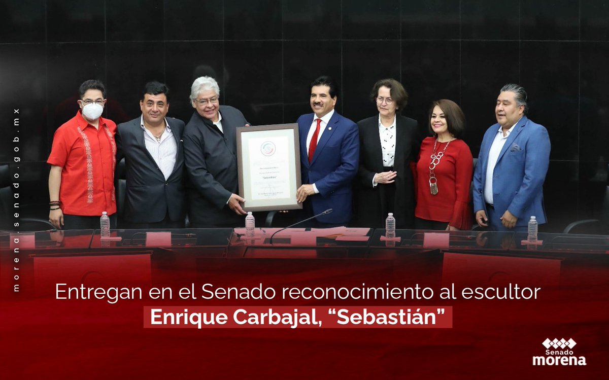 Entregó @DrRamonEnriquez un reconocimiento al escultor y pintor mexicano Enrique Carbajal González, conocido como “Sebastián”, por su amplia trayectoria artística, quien ha realizado más de 280 exposiciones individuales en países como París, Madrid, Italia, Canadá y Egipto.