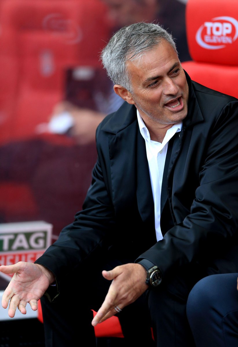 2017: José Mourinho, Chris Smalling and Henrikh Mkhitaryan win the #UEL with Man Utd:

◎ 2018: Sell Mkhitaryan
◎ 2018: Sack Mourinho
◎ 2020: Sell Smalling
◉ 2022: Mourinho, Smalling and Mkhitaryan win the #UECL with AS Roma.

United haven’t won anything in that time. 🙃