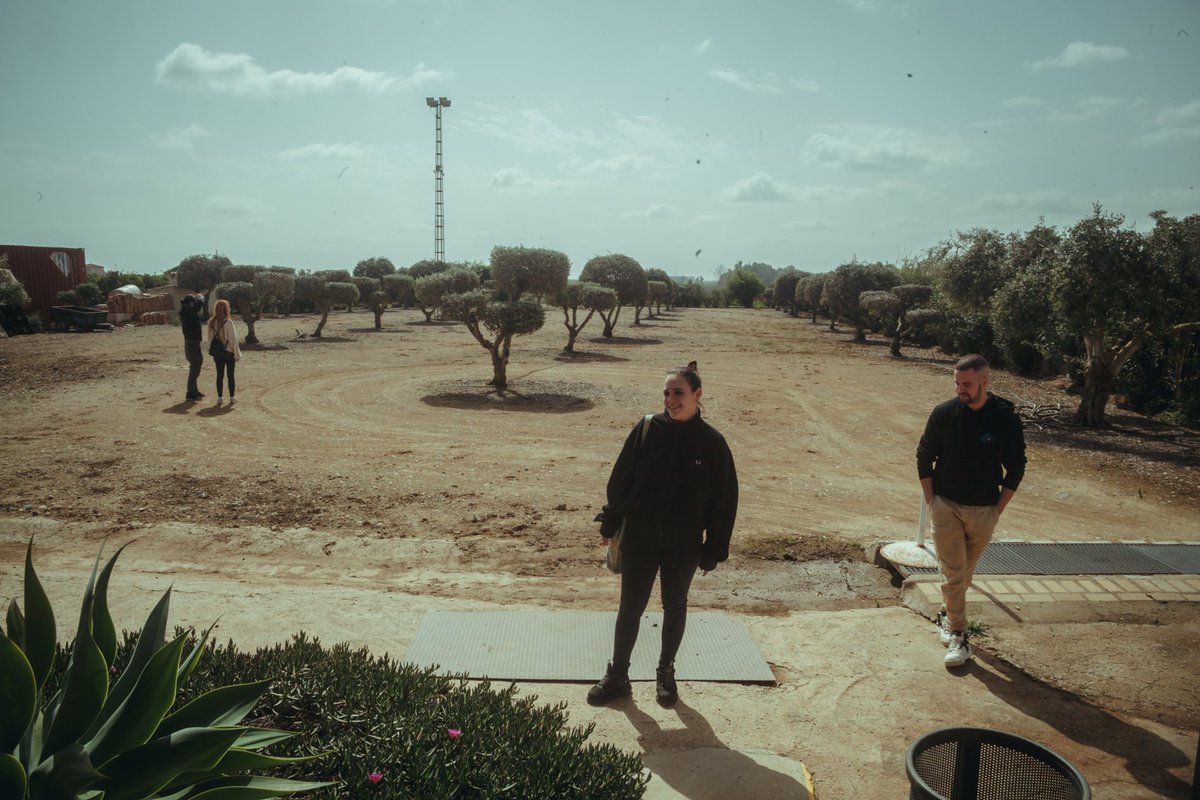ECAES_'s tweet photo. AMARÁS: Proceso de localizaciones con nuestro alumnado de @ardentiafilms y nuestros antiguos alumnos de @Solearfilms. Encontrar el espacio perfecto para la narración y también para la producción... Fotografías de nuestra profesora Ana Cayuela 🥰 #ECAES #EscueladeCine https://t.co/MwvdJSTUKd