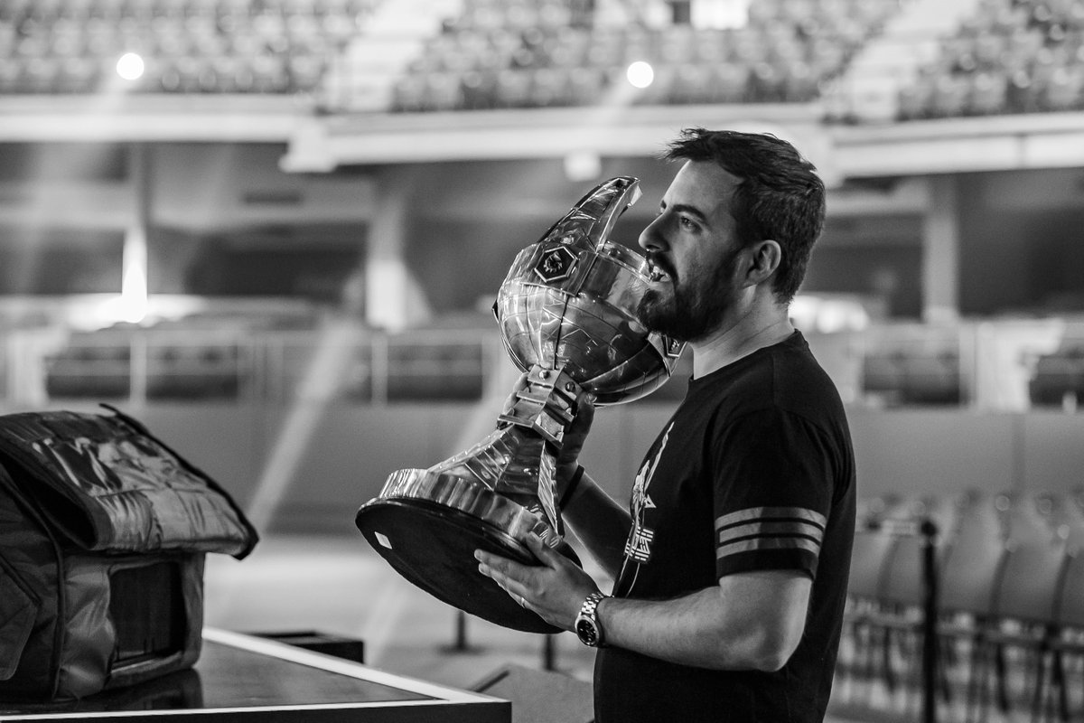 PrensaEsports's tweet photo. El equipo de @PrensaEsports desea enviar su más sentido pésame a la familia y amigos de Javier "Maggical" España, uno de los máximos impulsores de los esports en Latinoamérica.

Q.E.P.D. https://t.co/YM1ESyPn6O