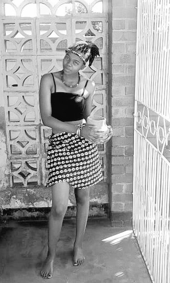 HOCICZW's tweet photo. #AfricaDay A Call to Young Women.
Geraldine Sibanda- #FSLP Intern.
1/2. Being a young #African female comes with it's challenges in the socio economic sphere. However, women are slowly but surely taking up spaces where their voices are heard📢 and considered. https://t.co/EjWI1TcmCV