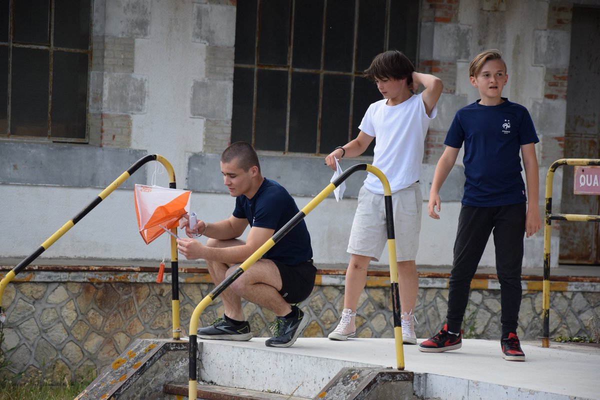 14eBsmat's tweet photo. Seconde journée sport-armées-jeunesse à la @14eBsmat.
Au programme des collégiens : menu gastronomique de combat 😋, course d'orientation 🧭 et ultimate.
#jeunesse #DSNJ https://t.co/NOH1EtZo5V