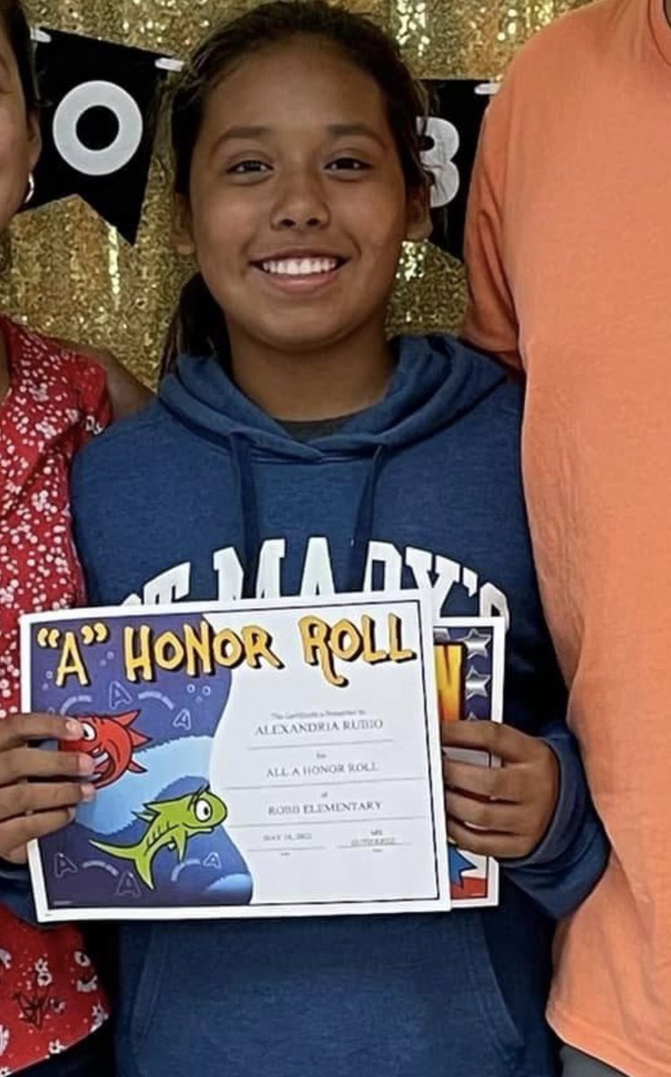 LostInTexas_'s tweet photo. #AlexandriaAniyahRubio, / #LexiRubio, 10. She was in 4th grade and she was a brilliant little girl 🌹
#RipLexi 💔😭🙏🕊 

#Uvalde #Texas #RobbElementarySchool #UvaldeMassacre #TexasSchoolMassacre #SchoolShooting #UvaldeTexas #UvaldeCounty https://t.co/TybWo7hUw4
