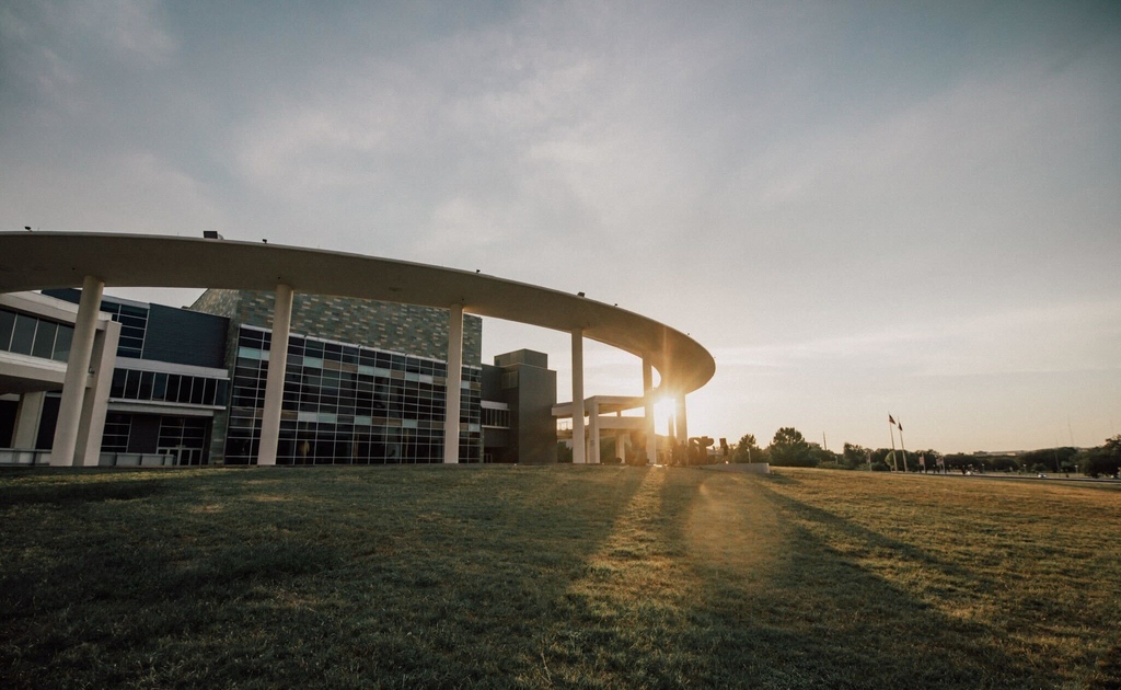 euphoriafest's tweet photo. Can’t wait to see this lawn filled with all of our Euphoria fam!
Doors at 3:30, music starts at 4pm. See y’all soon, Austin!

Chairs are allowed, but pets are not! For more info on how to plan for #euphoriatx, visit https://t.co/Mniv9gAPPR! https://t.co/SrMBIAps8M