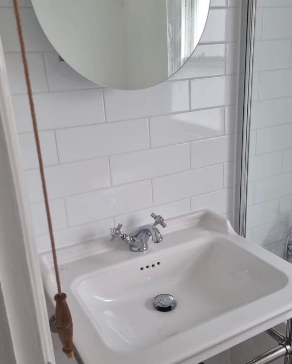 CheamCo's tweet photo. Newly finished bathroom upgrade in sw19 https://t.co/HRPDzakYv5