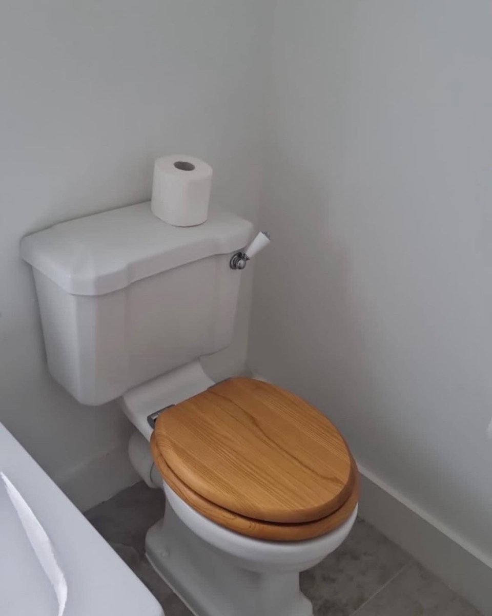 CheamCo's tweet photo. Newly finished bathroom upgrade in sw19 https://t.co/HRPDzakYv5