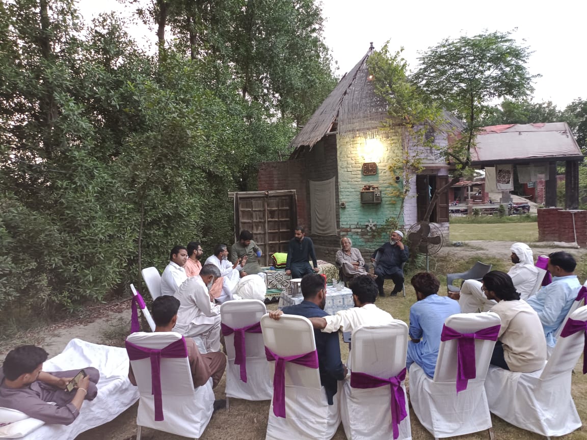 FarmsShifa's tweet photo. Awareness session regarding the Paradoxical Agriculture in Kasoor. Farmers shown their commitment to convert their lands to #PQNK. #agriculture #OrganicNetworkBuilding https://t.co/MbmJxuLMMO