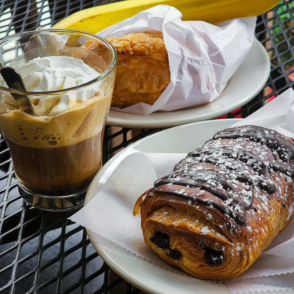 foodietechlab's tweet photo. [I ate] Chocolate Croissant #viral #trending #foodie #foodblogger #foodphotography #ff #tbt #ico https://t.co/PHV70PjGEF