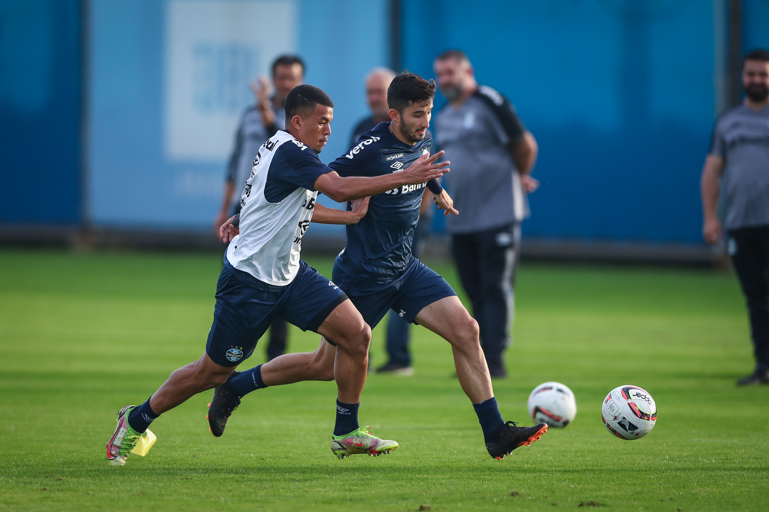 Com alguns desfalques, Grêmio treina pensando no Vila Nova