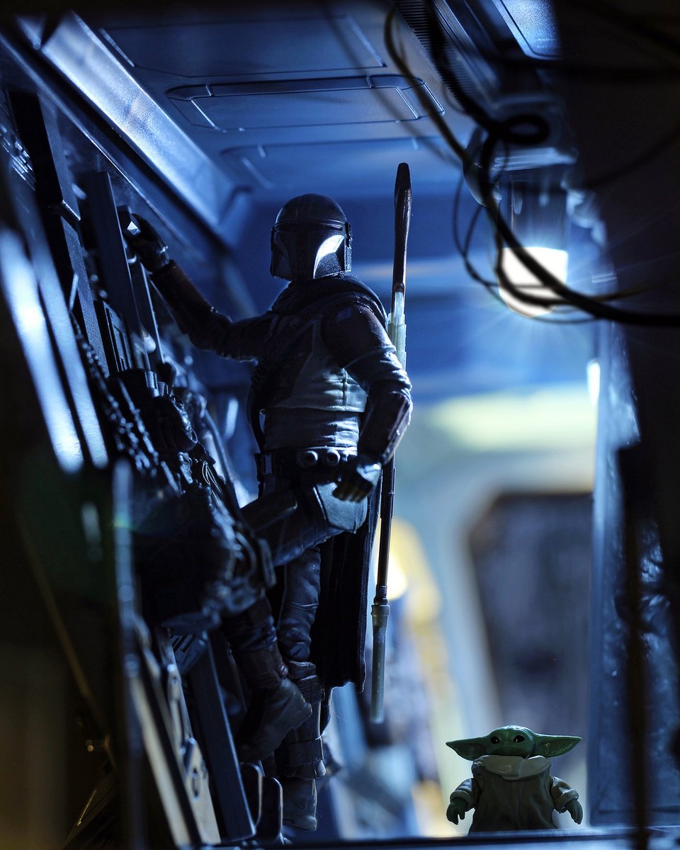 oliversees_toys's tweet photo. Mando and Grogu aboard the #haslab Razor Crest. Lit by Lume Cube. @lumecube @HasbroPulse #hasbrotoypic #themandalorian #toyphotography #capture4cubes https://t.co/FrkdRX8S2q