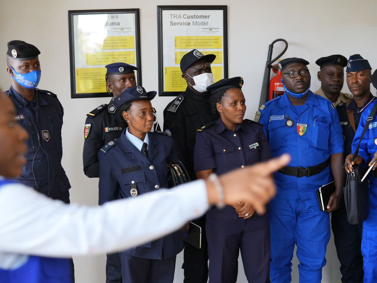 OIMGuinee's tweet image. On African Day, Guinean border agencies visited the Taveta-Holili one stop-border-posts (#osbp) in Tanzania/Kenya and witnessed #osbp is a key enabler for cross-border mobility/regional economic integration benefiting to gov/traders/travelers. @koicasenegal @IOM_IBM_HQ @IomAcbc