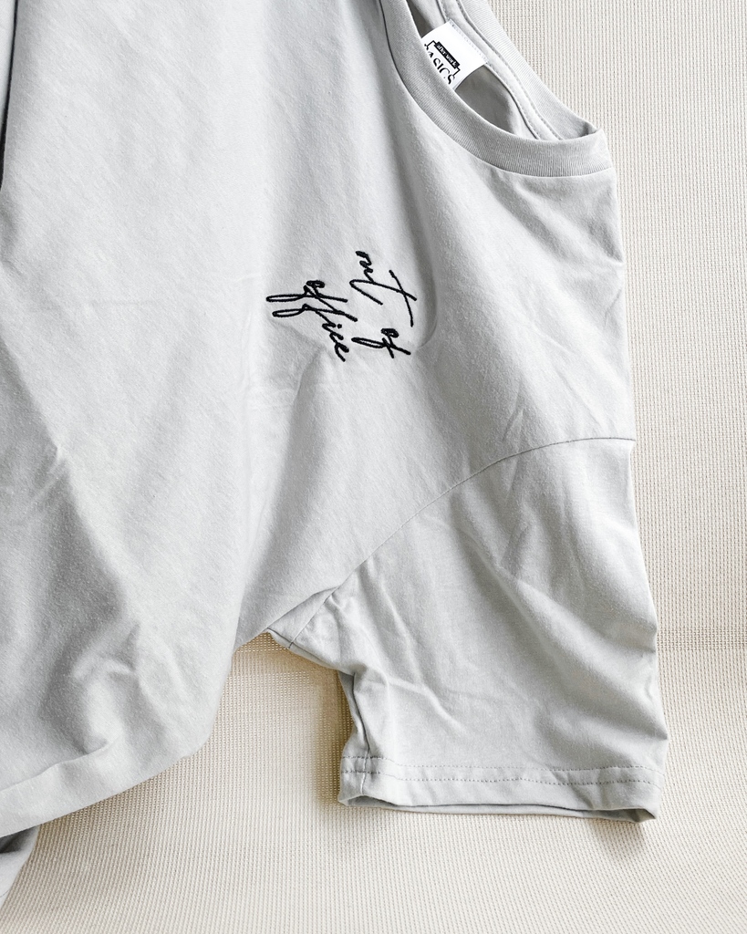 afterworkbasics's tweet image. Out of office, work out of mind.

Well, sometimes. 

#afterworkbasics #basicwear #everydaywearforeverydaypeople #outofoffice #outofofficelife #officeoutfit