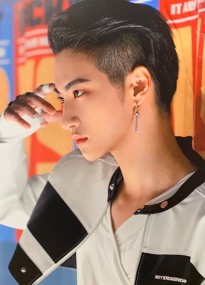 pseonghwapics's tweet photo. this seonghwa https://t.co/6DhNbrbcSA