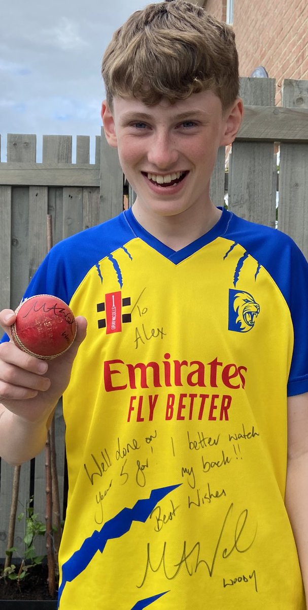 Thank you so much <a href="/MAWood33/">Mark Wood</a> for putting a smile on this young lads face for recognising his achievement 👍 #truehero