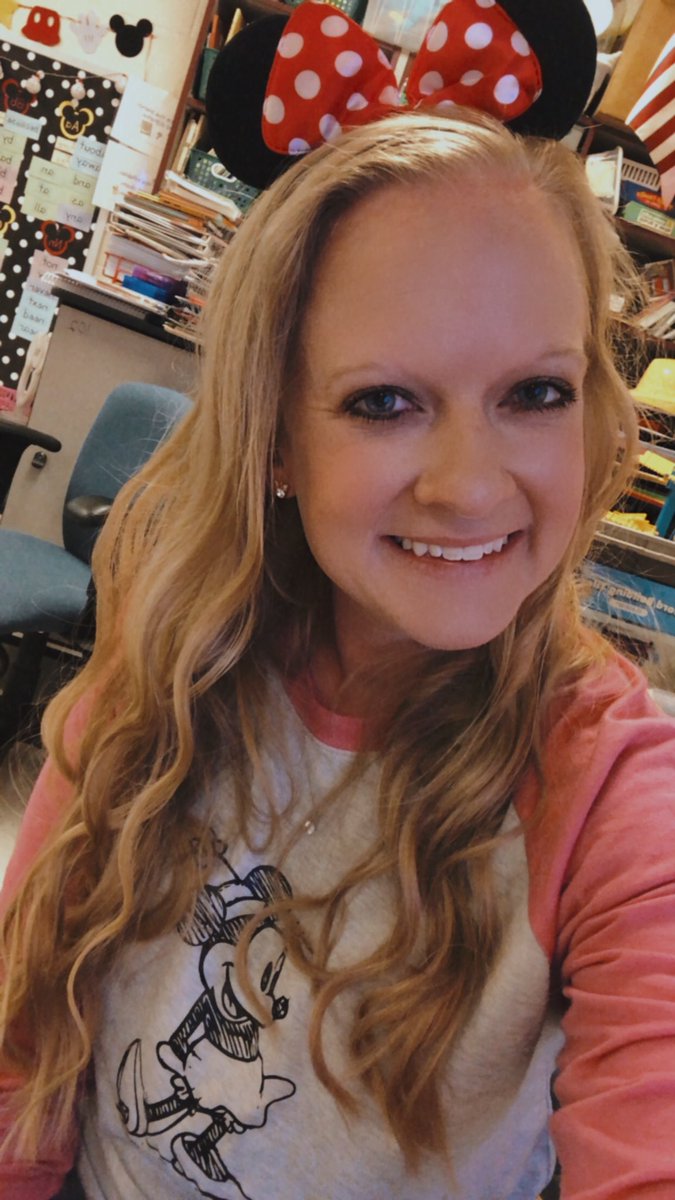 FirstiesFun's tweet image. #ABCountdown M for Mickey Day! Lots of magic in room 102 today 🏰✨ #YES_Bulldogs #firstgrade