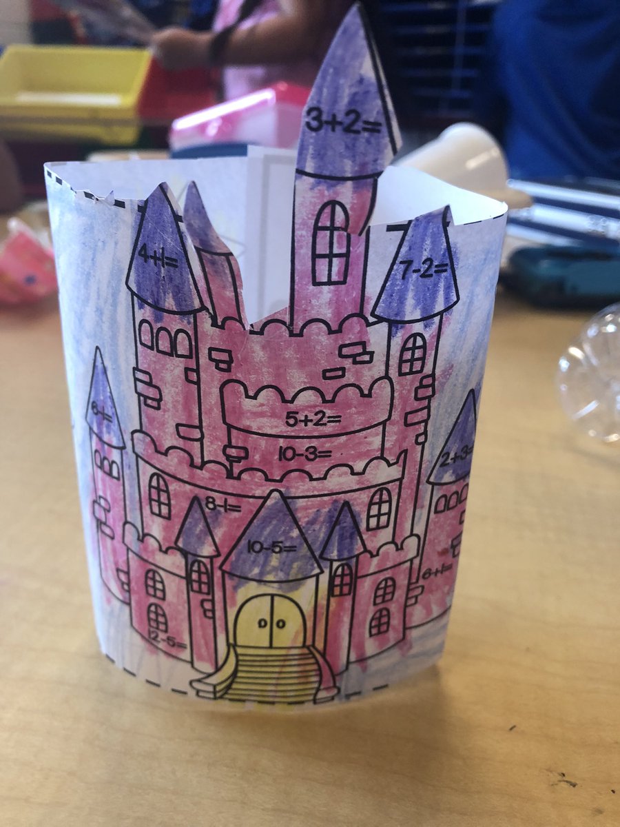 FirstiesFun's tweet image. #ABCountdown M for Mickey Day! Lots of magic in room 102 today 🏰✨ #YES_Bulldogs #firstgrade