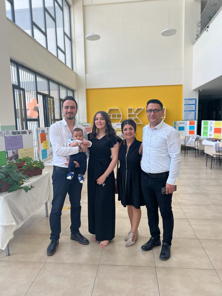 TÜBİTAK Bilim Fuarımızın açılışını gerçekleştirdik. Bizleri yalnız bırakmayan kıymetli müdürlerime, dostlarıma teşekkür ediyorum. 
          Bilim fuarımız için aylardır hazırlanan değerli öğretmen arkadaşlarımın ve ogrencilerimizin hakkı ödenmez. Teşekkür ederim 🙏👏👏