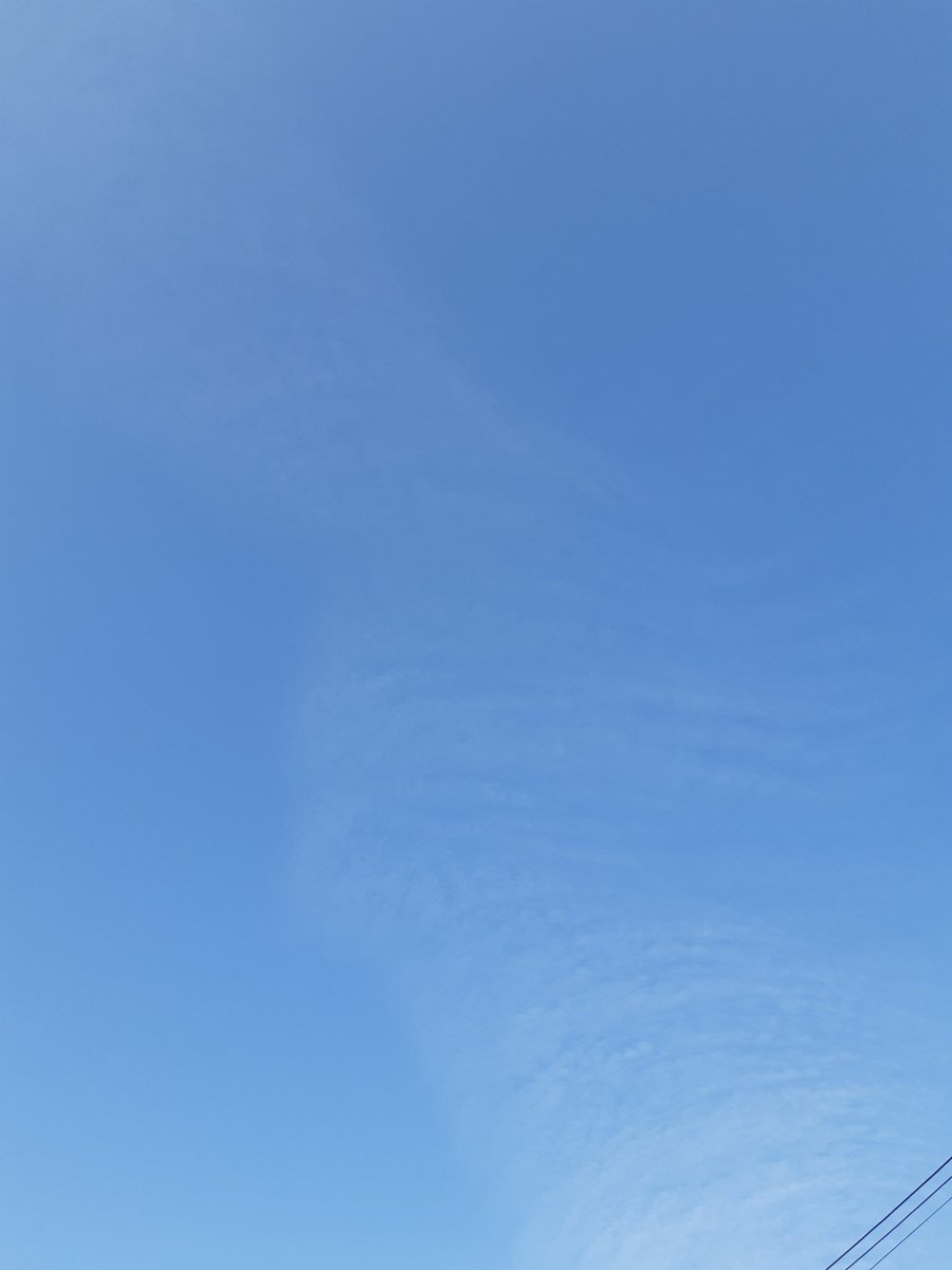NJlVZyOEvNt8T5H's tweet photo. 何時もと
変わらない風景
何時もと変わらない
生活が始まる
それが生きてる証かな
色々あるけど
青空を見ると
今日も元気になれるよ😊💕
今日は休み
久しぶりに出掛けようかな🚙
心にもゆとりが大切ですね
皆さんも
今日1日が
素敵な1日に
なります様に🍀
#チャン・グンソク
#同じ空の下
#Bloomig https://t.co/CEQXPDRmxE