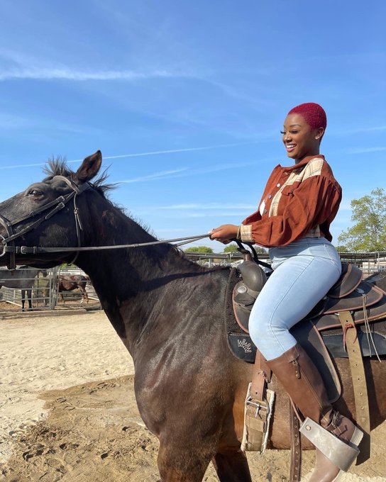 2 pic. giddy up ? https://t.co/ltbUYjwezo