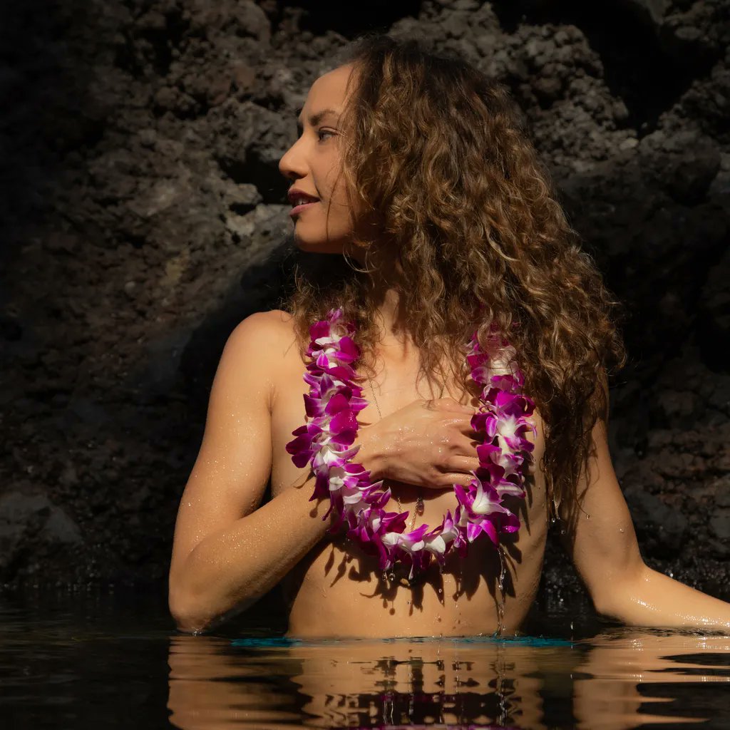 OWTTPhotography's tweet photo. Morning dip
@lei_lilium

#seattlephotographer #washingtonphotographer #photographydaily #photographyday #capture #photoart #photographylife #photographer #modelphotography #lookoftheday #model #pose #ocean #island #hawaii 
#lei #goldenhour #drip #wet #ripple https://t.co/FjDYejqwSN