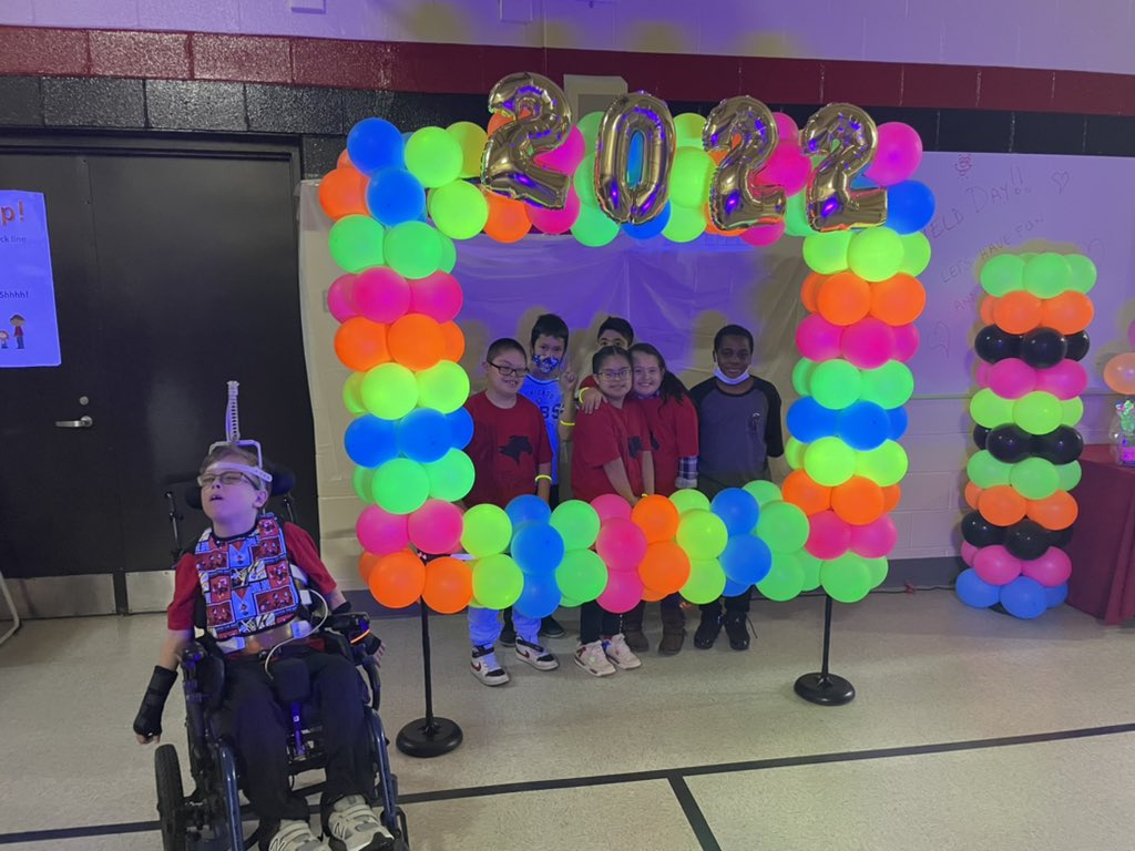 teach_withMrsV's tweet photo. How are my little ones already big enough to head off to junior high?! Ended the year celebrating our amazing 6th graders (and select 5th graders) as they journey onto their next adventure…junior high. You’re all going to do amazing! I miss you all already! #Room109Rocks ❤️ https://t.co/Fr372dbNHQ
