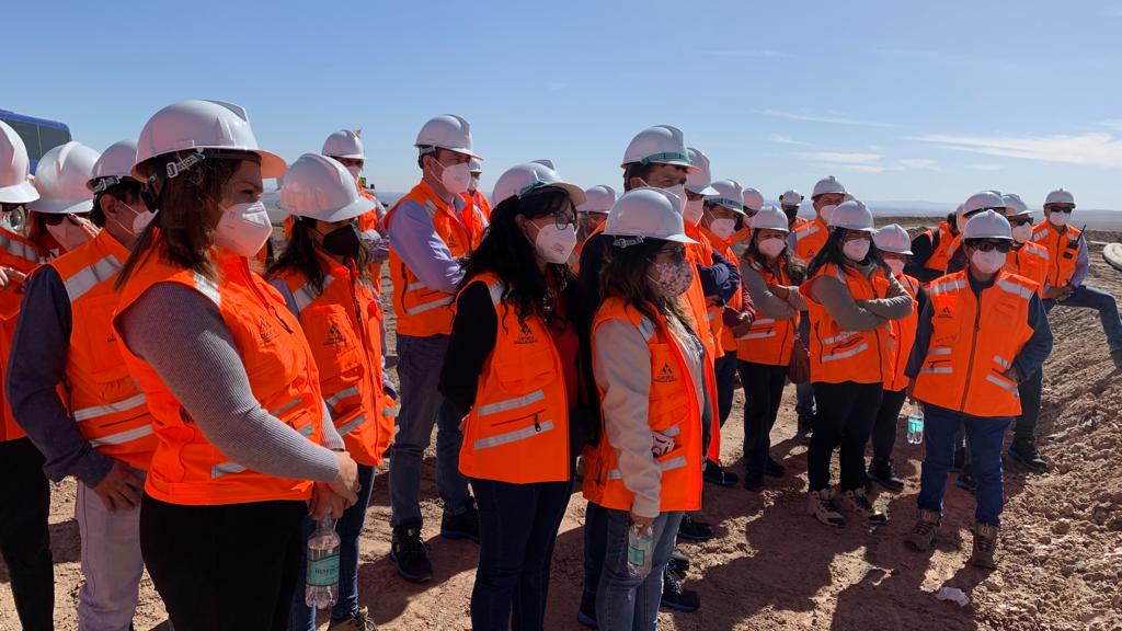 aminerals's tweet photo. La comunidad de #SierraGorda junto a la alcaldesa @deborahparedess visitaron y conocieron las instalaciones de #MineraCentinela 🙌

¡Desarrollamos minería para un futuro mejor! https://t.co/4xmMN6YsZ0