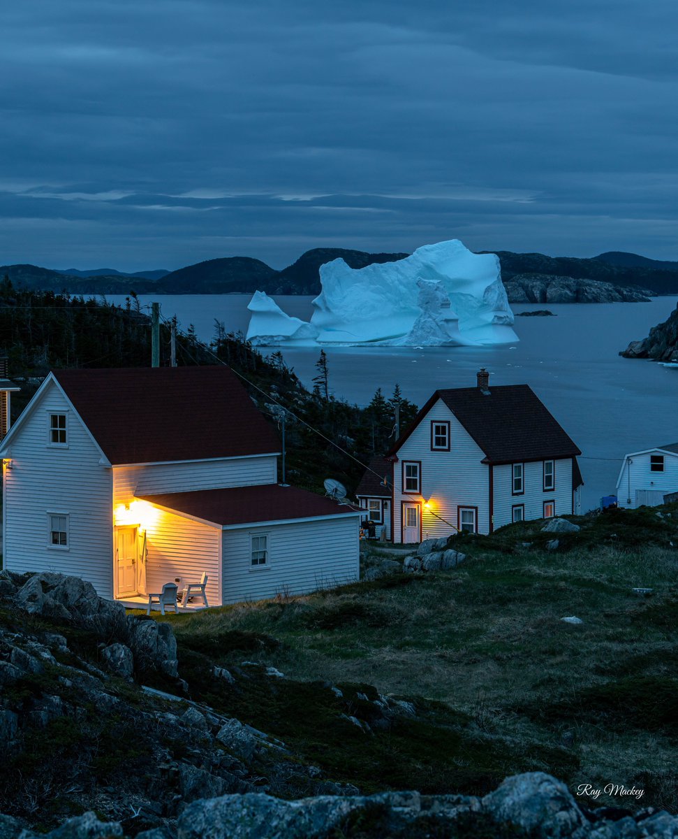 RayMackeyNL's tweet photo. Merritt's Harbour, Newfoundland. Sunday. #icebergs #icbergsnl #newfoundland #comehome2022 #explorenl #yesby #nlwx @nltweets @ExploreCanada https://t.co/NHiQeblTG3