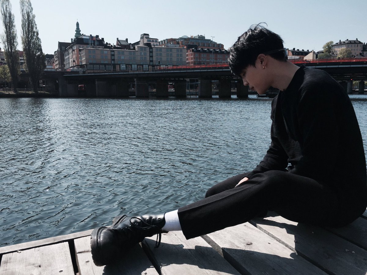 UniversBTS_'s tweet photo. 📸 Há 6 anos atrás, o Jimin compartilhava essas fotos no twitter! 💜

Foi da primeira temporada de Bon Voyage! 🥺

🦩©btsthroughyears https://t.co/E0zodeRdrq