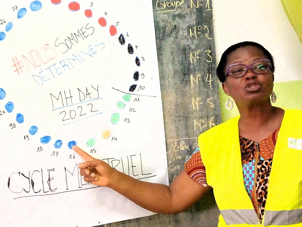 PIVJET's tweet photo. #HMDay2022 Atelier de fabrication des bracelets 📿 du cycle menstruel ! Chiffres : 42 participants, 10 prototypes de bracelets, 10 serviettes hygiéniques réutilisables. 31 filles et 01 garçon.
#WeAreComited #ODD6 #100pourCentEnRègle https://t.co/nqbQ7VI8BW