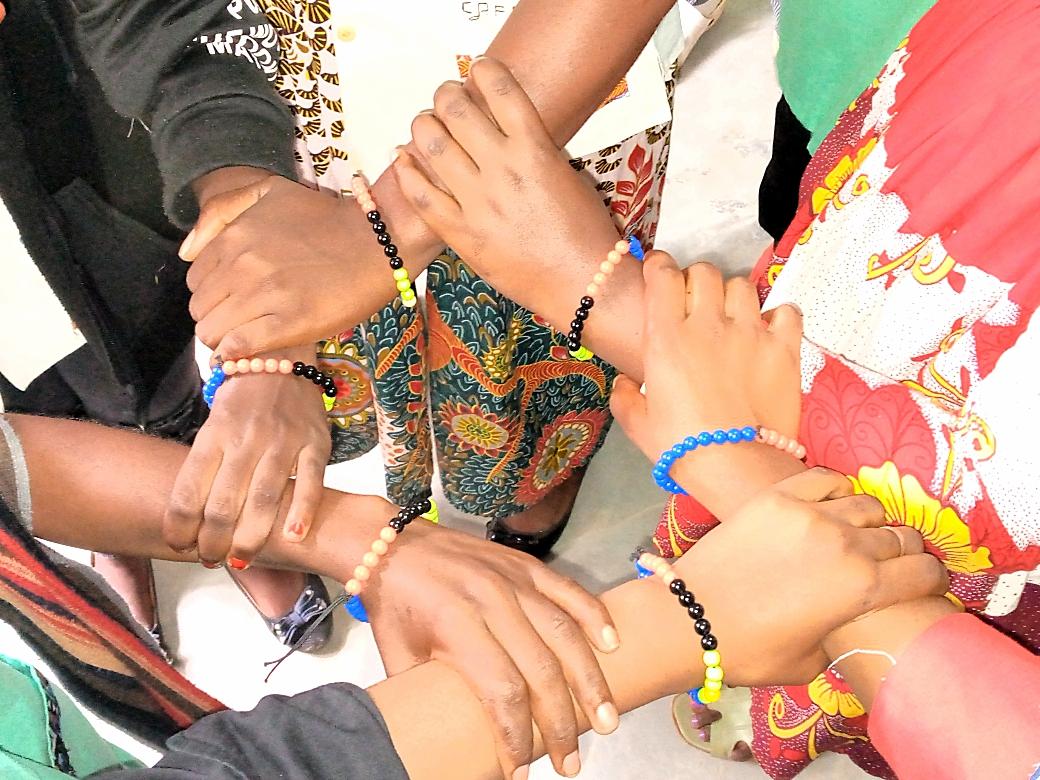 PIVJET's tweet photo. #HMDay2022 Atelier de fabrication des bracelets 📿 du cycle menstruel ! Chiffres : 42 participants, 10 prototypes de bracelets, 10 serviettes hygiéniques réutilisables. 31 filles et 01 garçon.
#WeAreComited #ODD6 #100pourCentEnRègle https://t.co/nqbQ7VI8BW