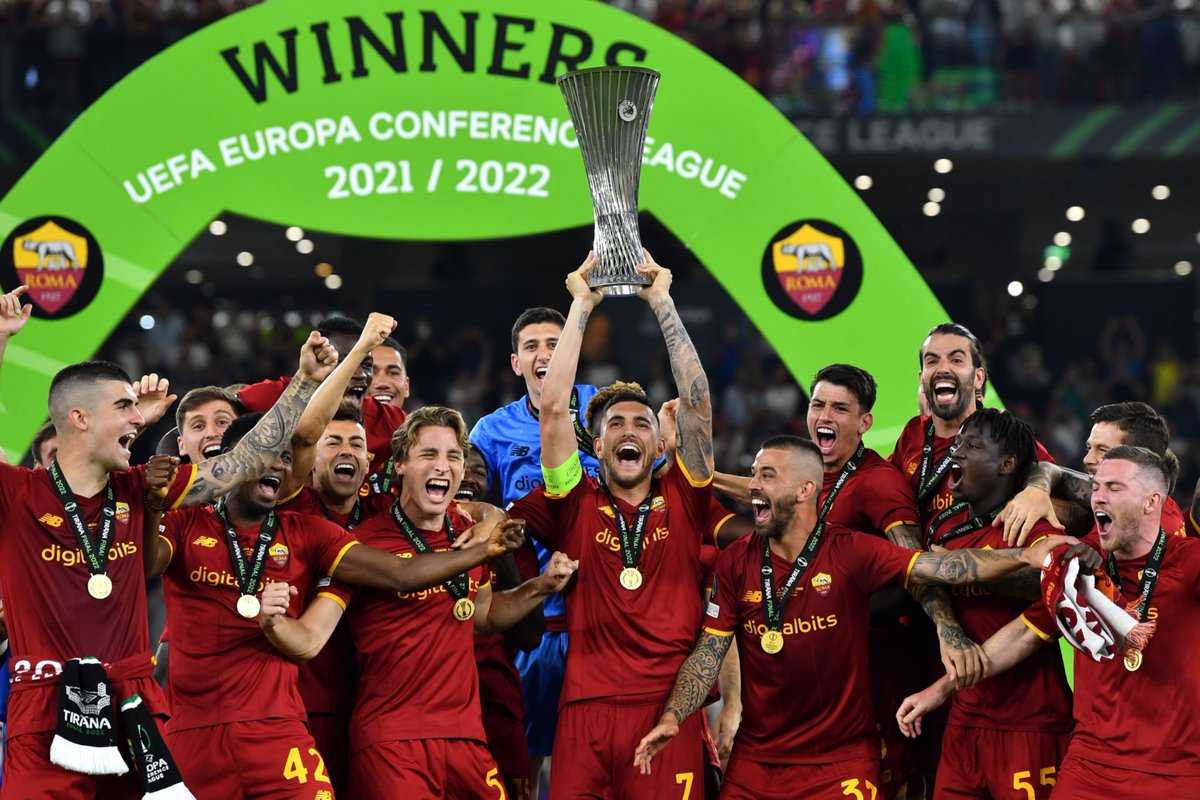UEL4AR's tweet photo. الأبطـــال @OfficialASRoma 🐺🏆

#الدوري_الأوروبي | #UEL https://t.co/Aa4illh5GR