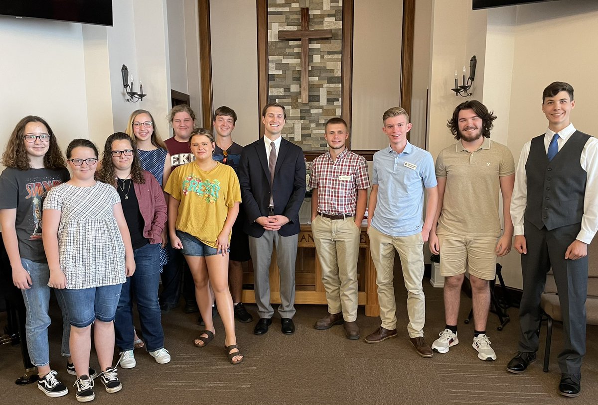 Cade_Foster_KY's tweet photo. Enjoyed meeting members of our local @GenJHQ chapter.  It was inspiring to meet students who are putting their Christian faith into action!
We had a great discussion around ways that we can love others and honor God in the workplace. https://t.co/VYG64kLiKZ