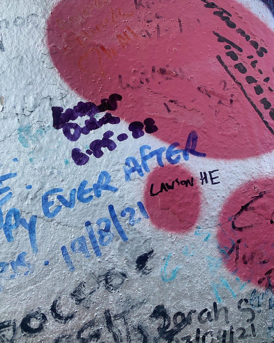 emberfaee's tweet photo. Signed the peace walls today #duqmediaireland https://t.co/rb8ws93RG1