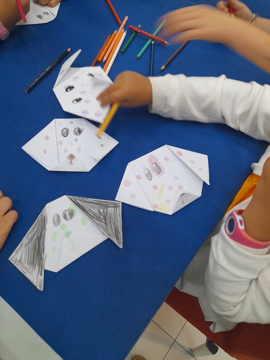 BpmCallosa's tweet photo. Una puça buscava un gos... nosaltres hem tenim uns quants! #animaciólectora #contes #biblioteques inquietes #quefemalabiblio https://t.co/hmaFktsB1B